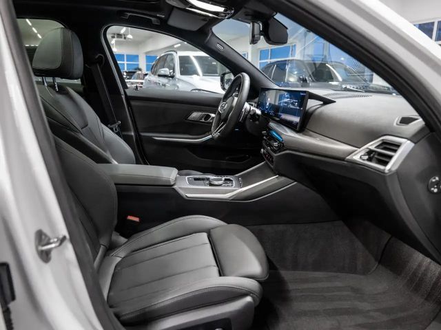 BMW 330 330e M-Sport Touring xDrive