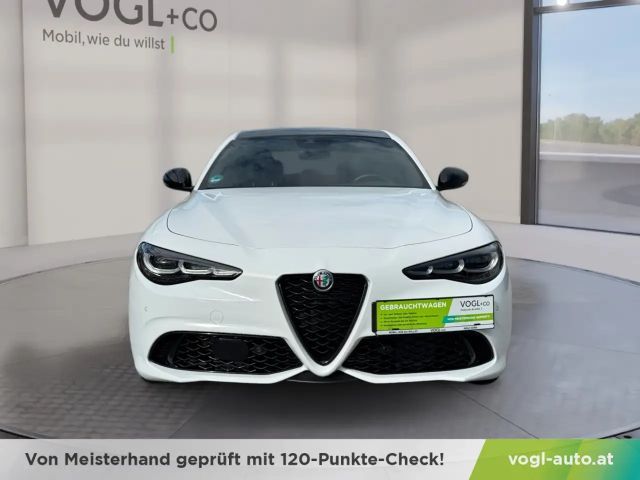 Alfa Romeo Giulia AT8 Q4 Veloce