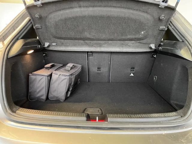 Mercedes-Benz A 250 A 250 e AMG Line