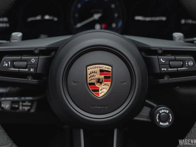 Porsche 992 4 Cabrio GTS Targa