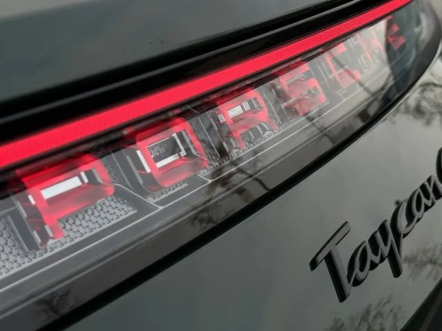Porsche Taycan 4 Cross Turismo