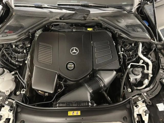 Mercedes-Benz E 200 AVANTGARDE Sedan