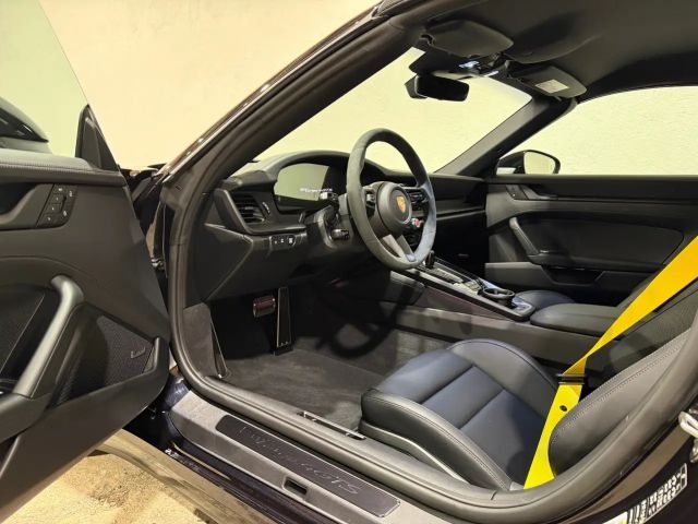 Porsche 992 4 Cabrio GTS Targa