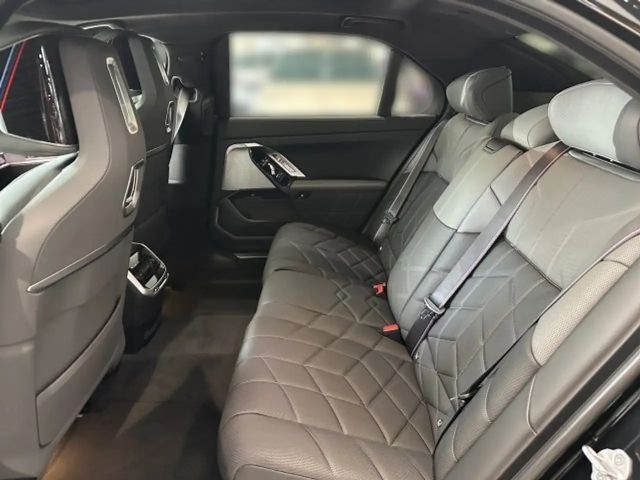 BMW 750 G70 Sedan xDrive