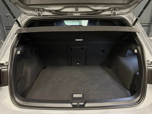 Volkswagen Golf 1.5 TSI R-Line Style