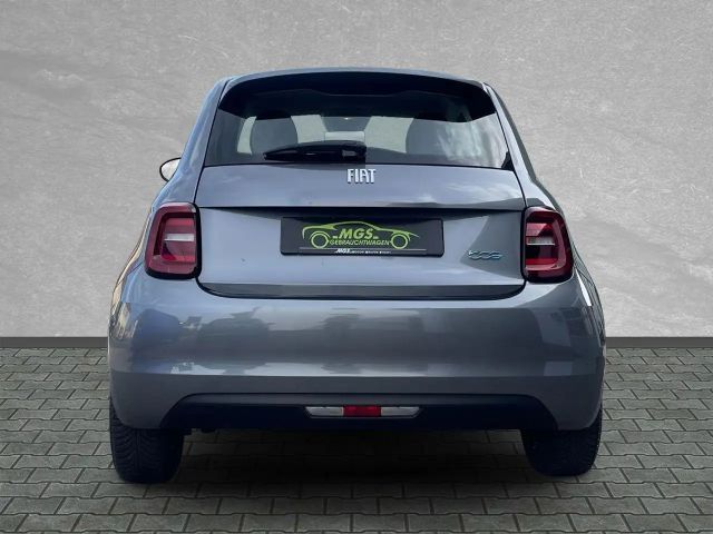 Fiat 500e Action