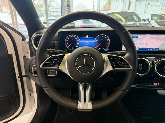 Mercedes-Benz A 200 DISTR+PANO+NIGHT+LED+KAMERA+CARPLAY+DAB