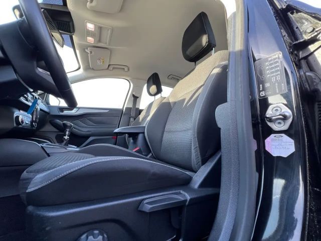 Ford Focus Cool & Connect EcoBoost Wagon