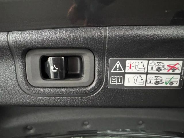 Mercedes-Benz C 200 AVANTGARDE C 200 d Sedan