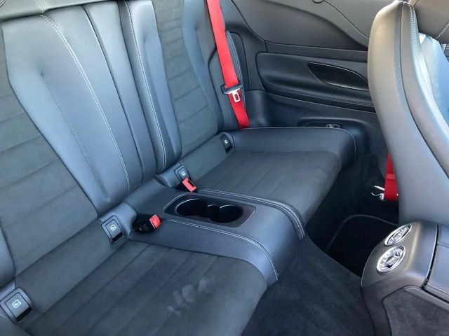 Mercedes-Benz E 220 AMG Line Cabriolet E 220 d