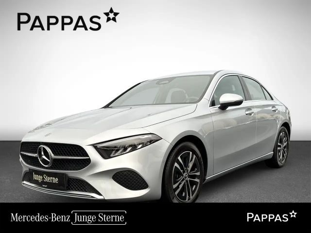 Mercedes-Benz A 200 Limousine PTS Cam Navi Wide LED SHZ