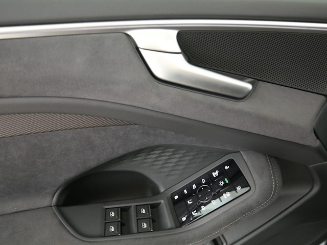 Audi A6 Avant Quattro S-Tronic