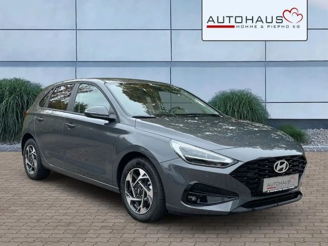 Hyundai i30 FAMILY *NAVI*KAMERA*CARPLAY*