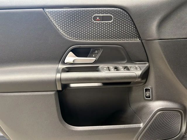 Mercedes-Benz GLA 200 MBUX+LED+PARKTRONIC+Kamera+SHz+AHK