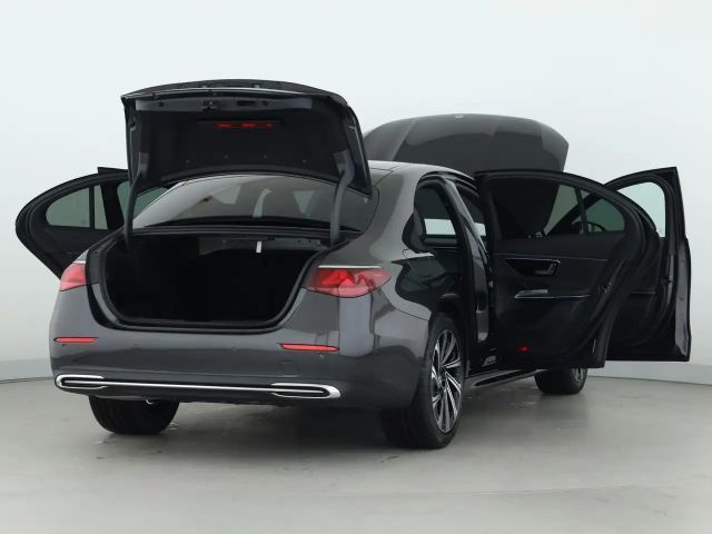 Mercedes-Benz E 200 Sedan