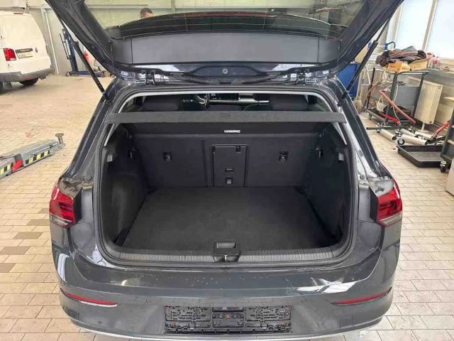 Volkswagen Golf Active NAVI/AppConnect/16" GJR . . .