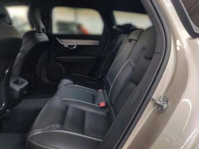 Volvo V90 Cross Country AWD Plus
