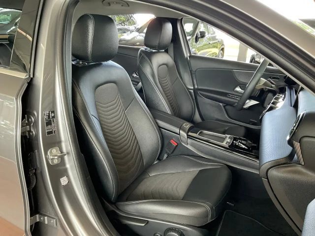 Mercedes-Benz A 180 Hatchback Progressive