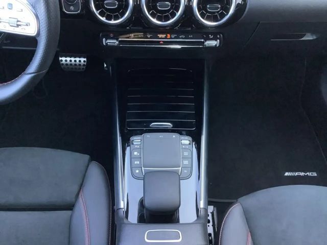 Mercedes-Benz GLA 180 AMG Line