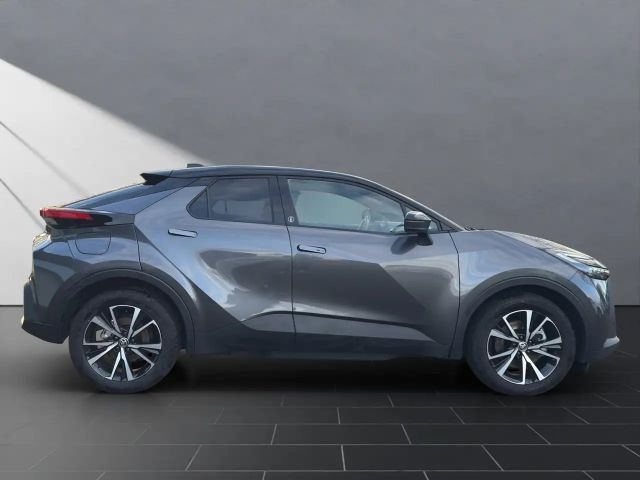 Toyota C-HR Plug-in Team D