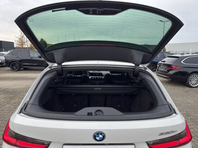 BMW 330 330e M-Sport Touring