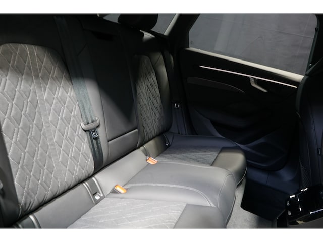 Audi A6 Avant Quattro S-Tronic