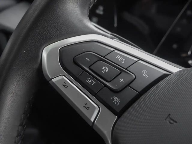 Volkswagen Golf 2.0 TDI DSG Style Variant