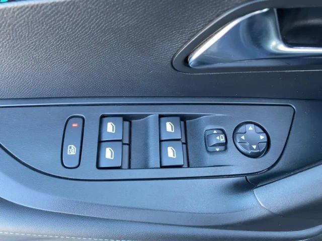 Peugeot E-2008 Allure Pack