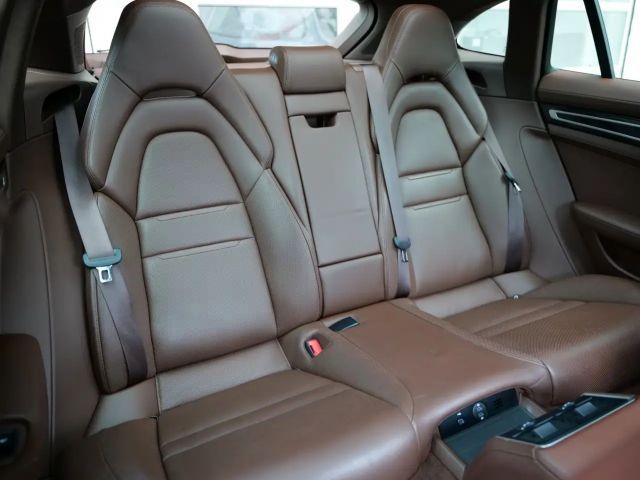 Porsche Panamera 4 E-Hybrid