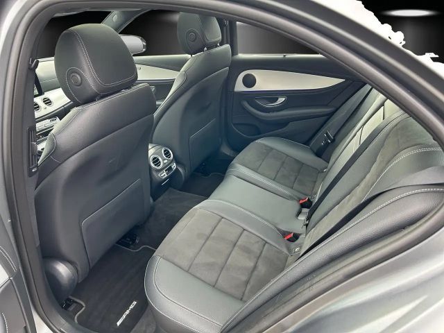 Mercedes-Benz E 300 AMG Line Sedan