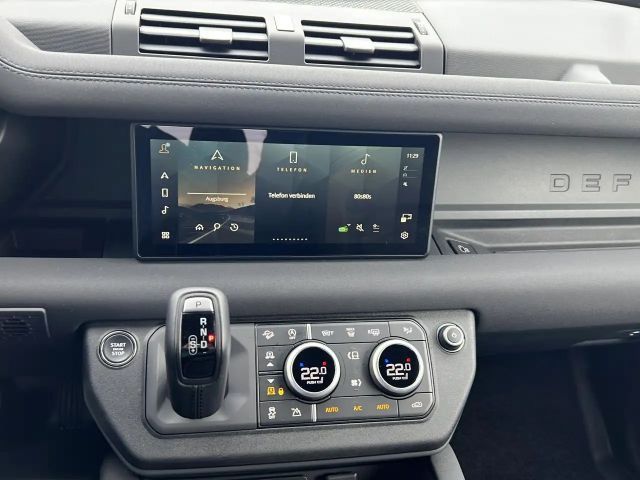 Land Rover Defender 110 D250 Dynamic SE