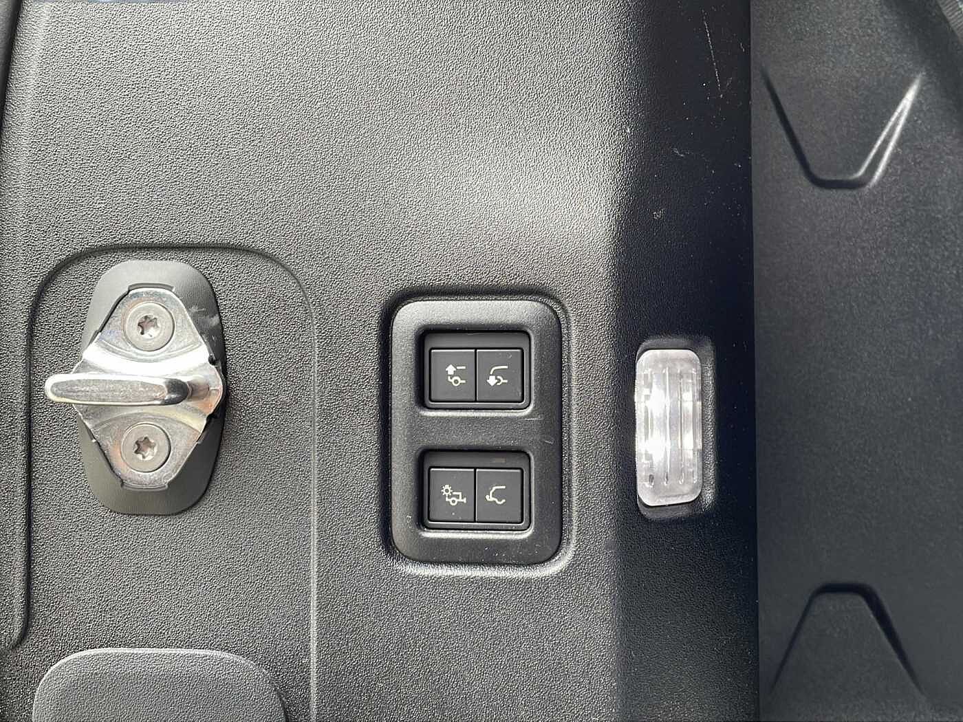 Land Rover Defender 90