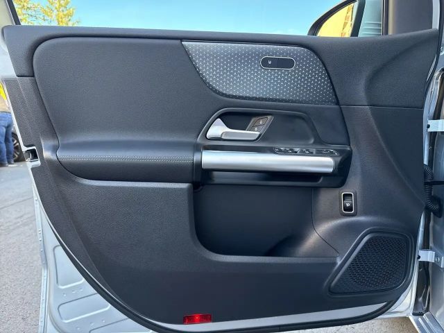 Mercedes-Benz B 180 Sedan