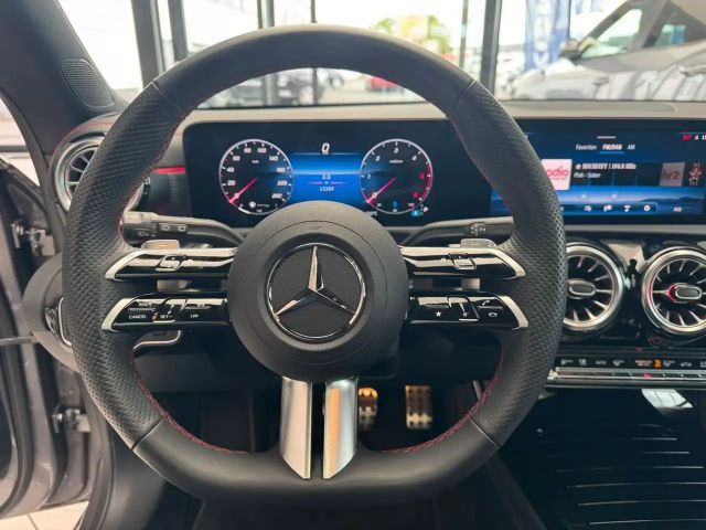 Mercedes-Benz CLA 200 AMG Line