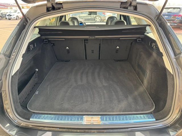 Mercedes-Benz E 220 AVANTGARDE E 220 d Estate