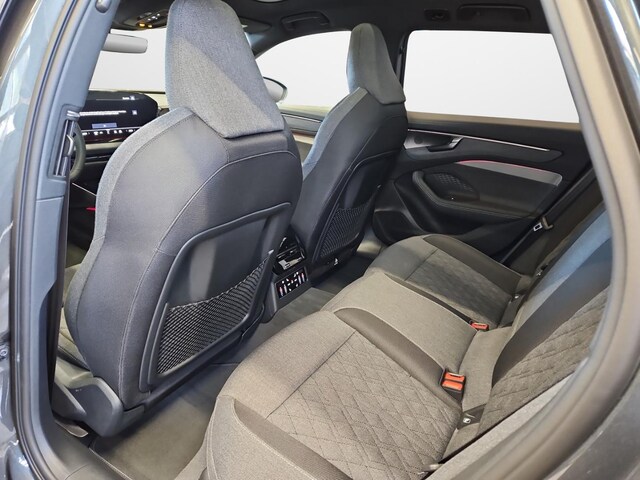 Audi A6 Avant Quattro S-Tronic