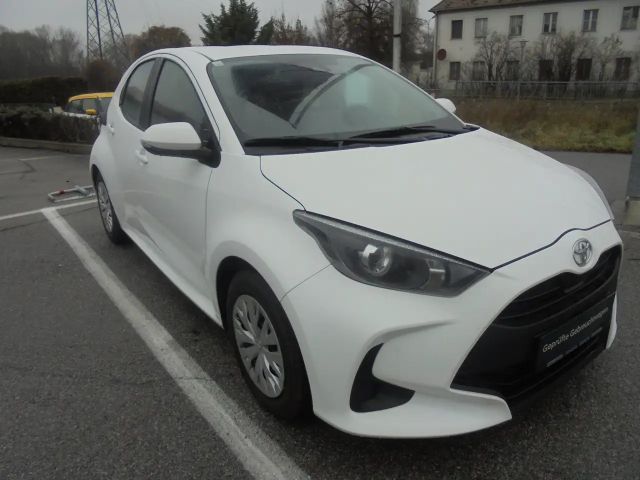 Toyota Yaris Active