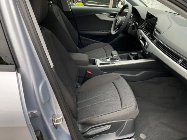 Audi A4 35 TFSI Avant S-Tronic