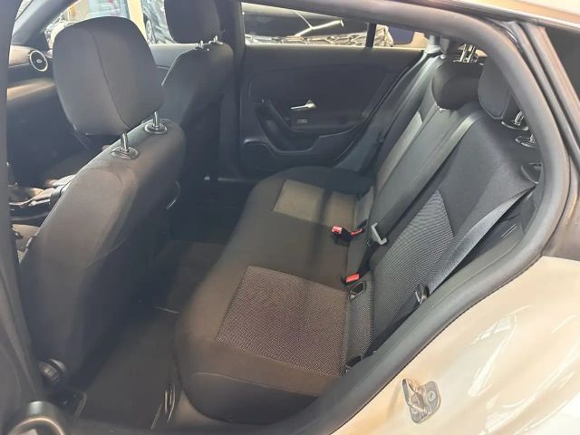 Mercedes-Benz CLA 180 CLA 180 d Shooting Brake