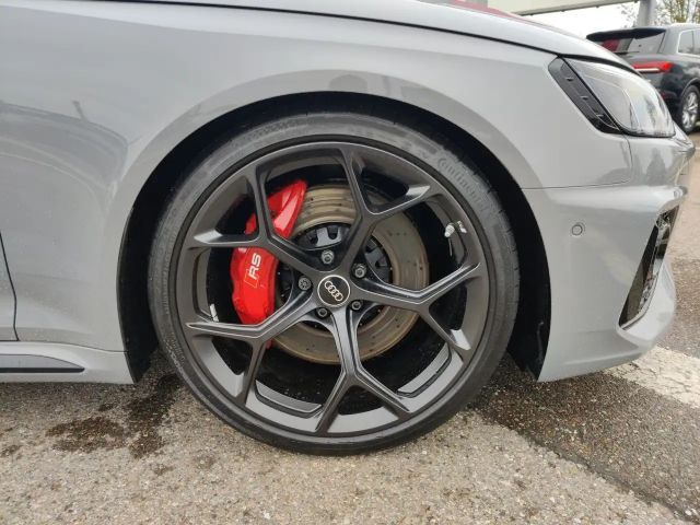 Audi RS4 Avant Quattro S-Tronic