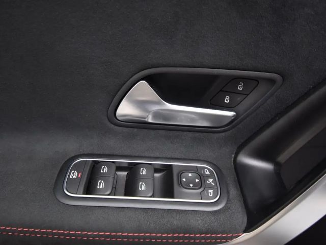 Mercedes-Benz A 250 A 250 e AMG Line