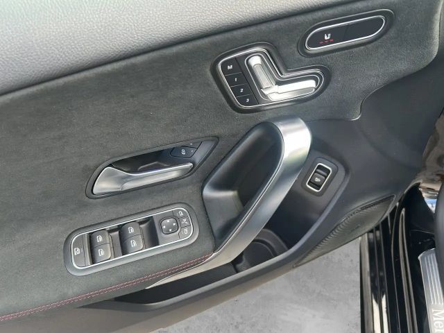 Mercedes-Benz A 250 4MATIC AMG Line