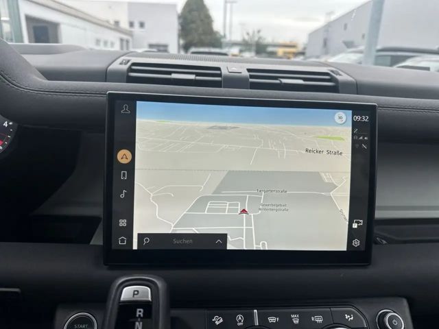 Land Rover Defender 110 D250 Dynamic SE