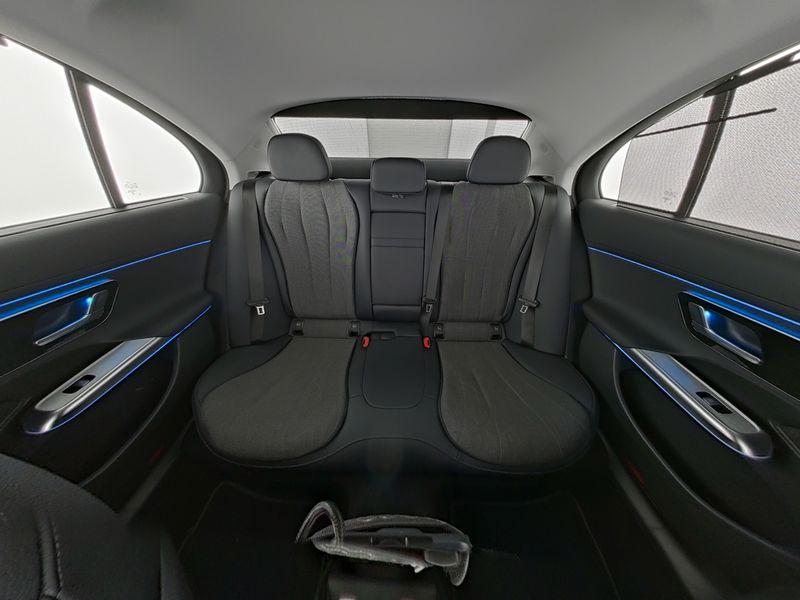 Mercedes-Benz E 200 AVANTGARDE Sedan