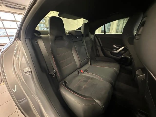 Mercedes-Benz CLA 200 AMG Line Coupé