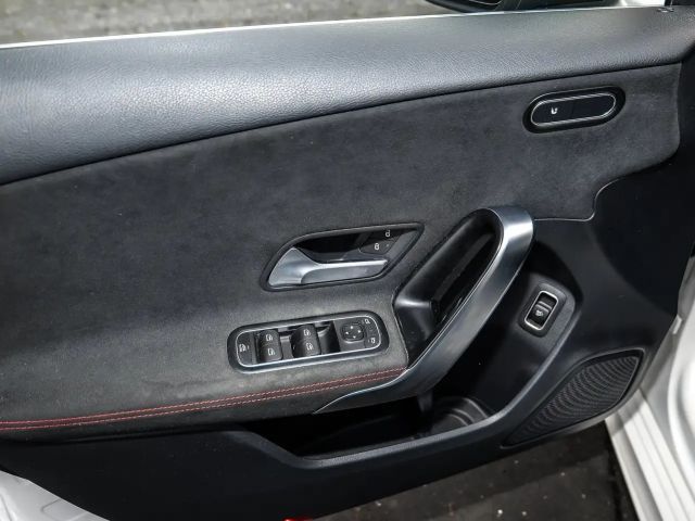 Mercedes-Benz A 180 AMG Line