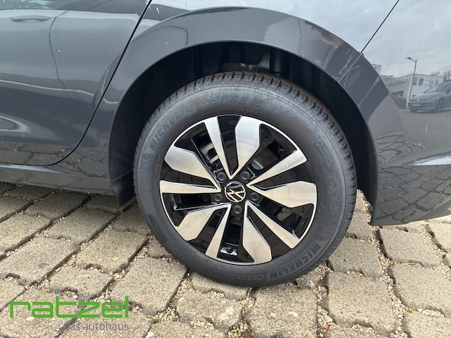 Volkswagen Golf 1.5 eTSI DSG