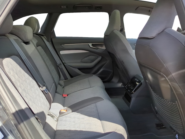 Audi A6 Avant Quattro S-Tronic