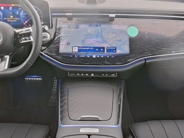 Mercedes-Benz E 220 AMG Line E 220 d Sedan