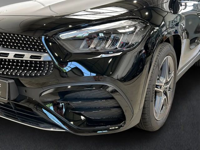 Mercedes-Benz GLA 200 AM+LED+Ambiente+CarPlay+TotW+AHK+360°